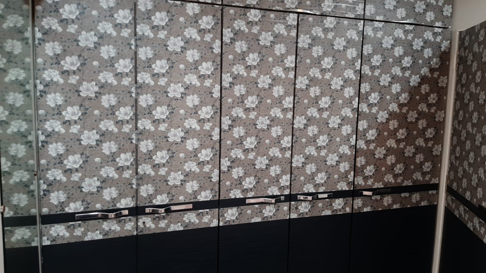 Available 3 BHK flat for Sale in Malad West,Liberty Garden.