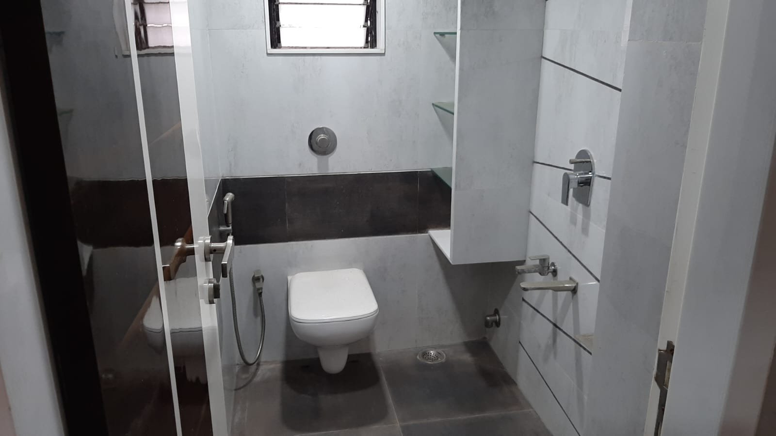 Available 3 BHK flat for Sale in Malad West,Liberty Garden.
